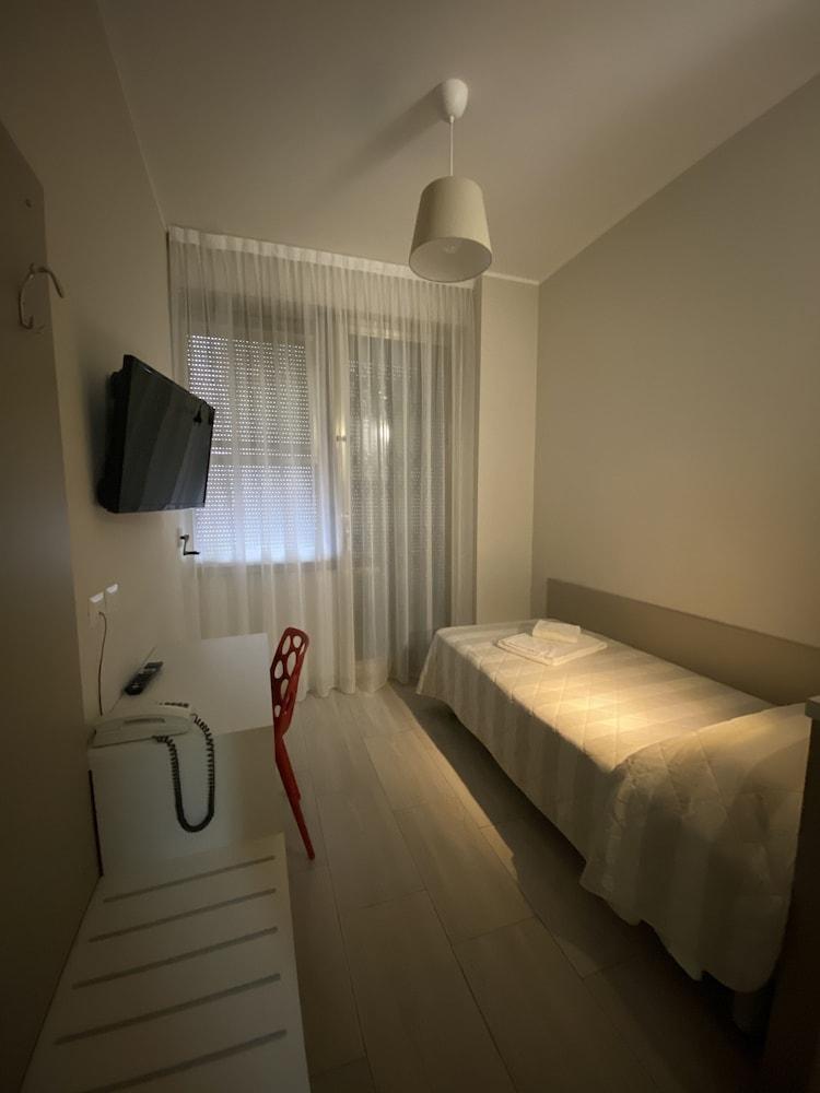 Hotel Due Giardini Milan Exterior photo